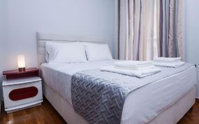 Central 2 Bd Apt With Balcony By Monastiraki